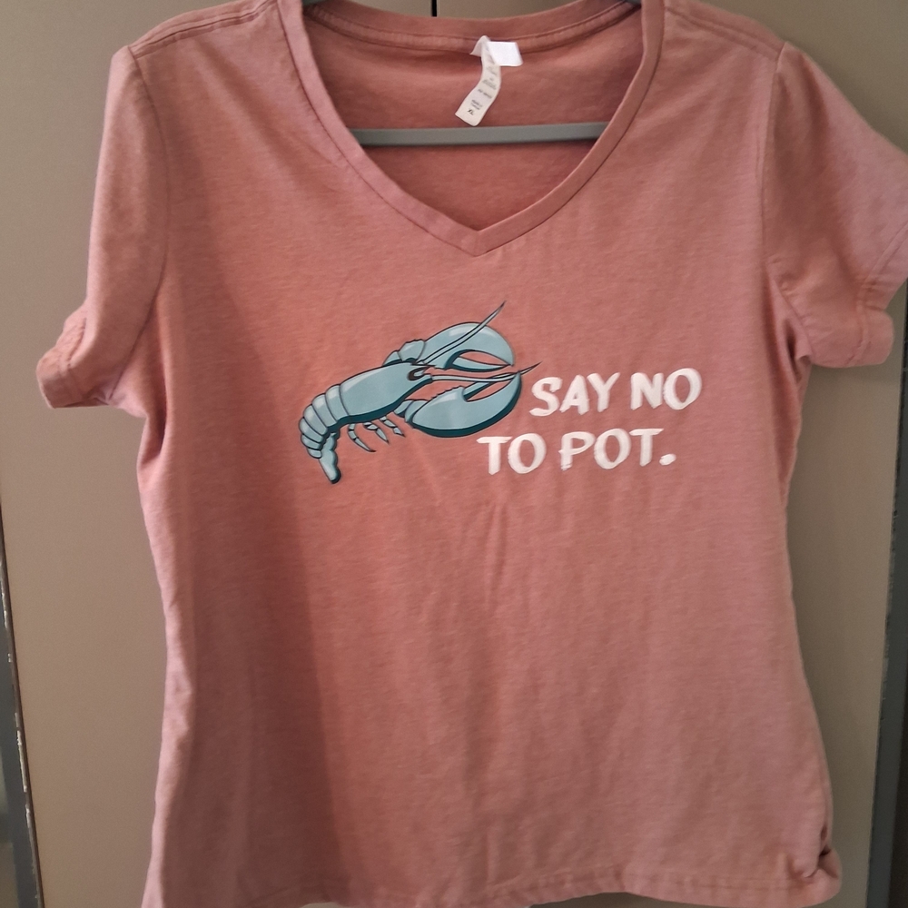 'Say No To Pot' Lobster Graphic V-Neck Tee - Dusty Rose